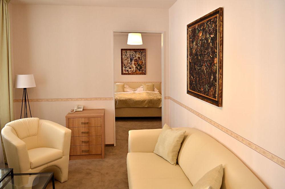 Hotel Arkadia Pécs Eksteriør bilde
